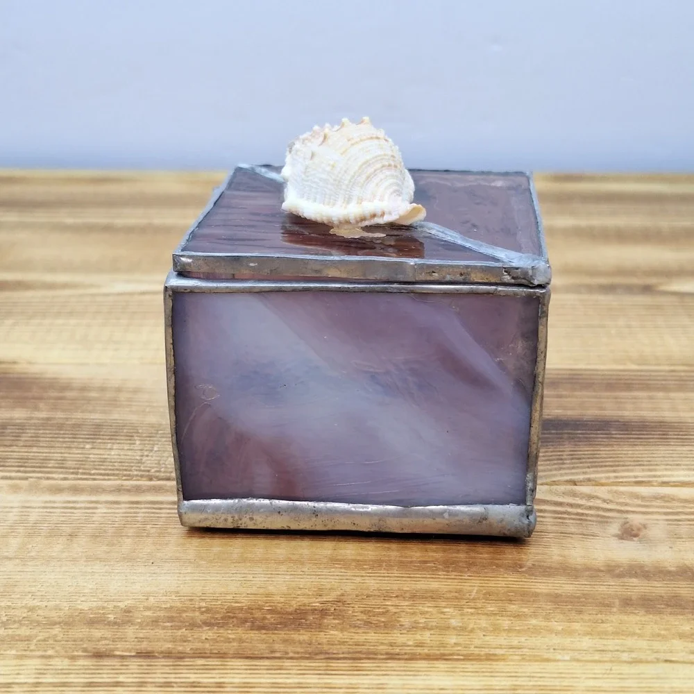 Vtg Mounted Sea Shell Purple Amethyst Glass Trinket‎ Box 2.5 X 2